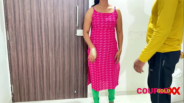 कोमल की नौकरानी ने अपनी लड़की को कम भेज दिया, घर के मालिक ने कुंवारी को बताया कि वह जाने वाली है